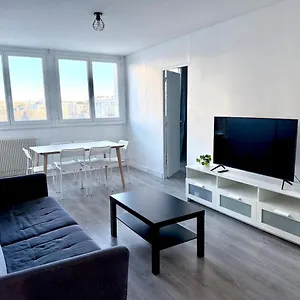 Au Pied Du Metro. Appartement